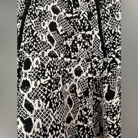 Robbi & Nikki by Robert Rodriguez Flare Knit Skirt - Picture 4 of 4